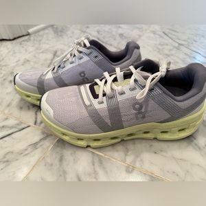 On Cloudgo women’s shoes size 8 great condition